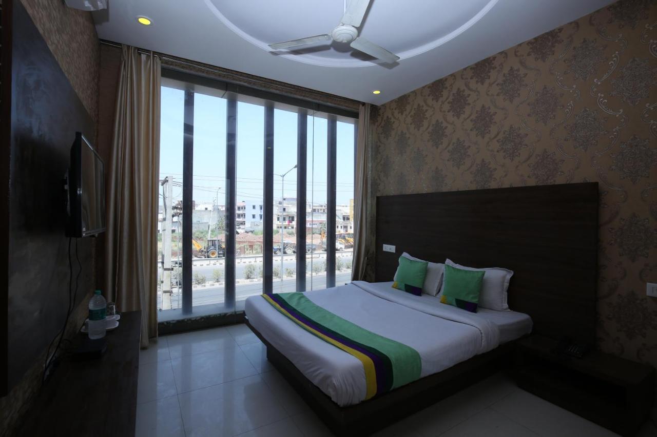 Hotel Pearl Grand & Banquet Zirakpur Dış mekan fotoğraf