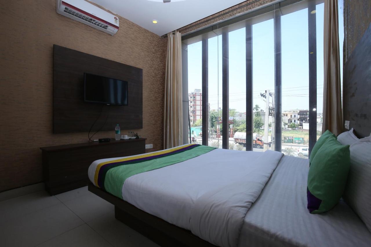 Hotel Pearl Grand & Banquet Zirakpur Dış mekan fotoğraf